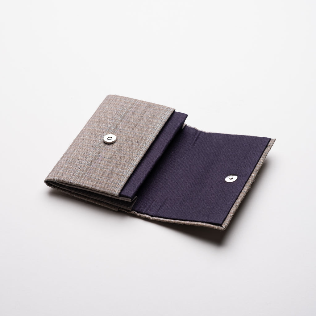 カードケース（マチ有り）　[0005]