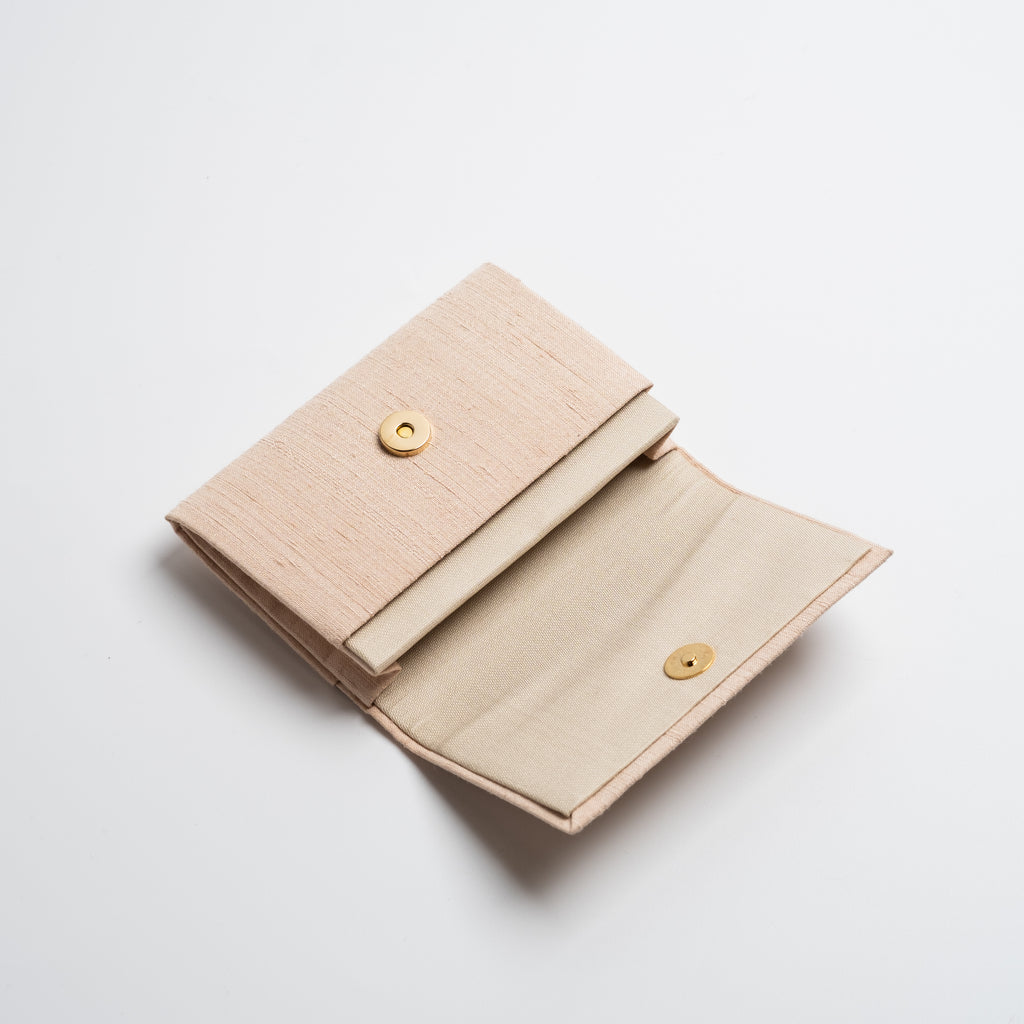 カードケース（マチ有り）　[0008]