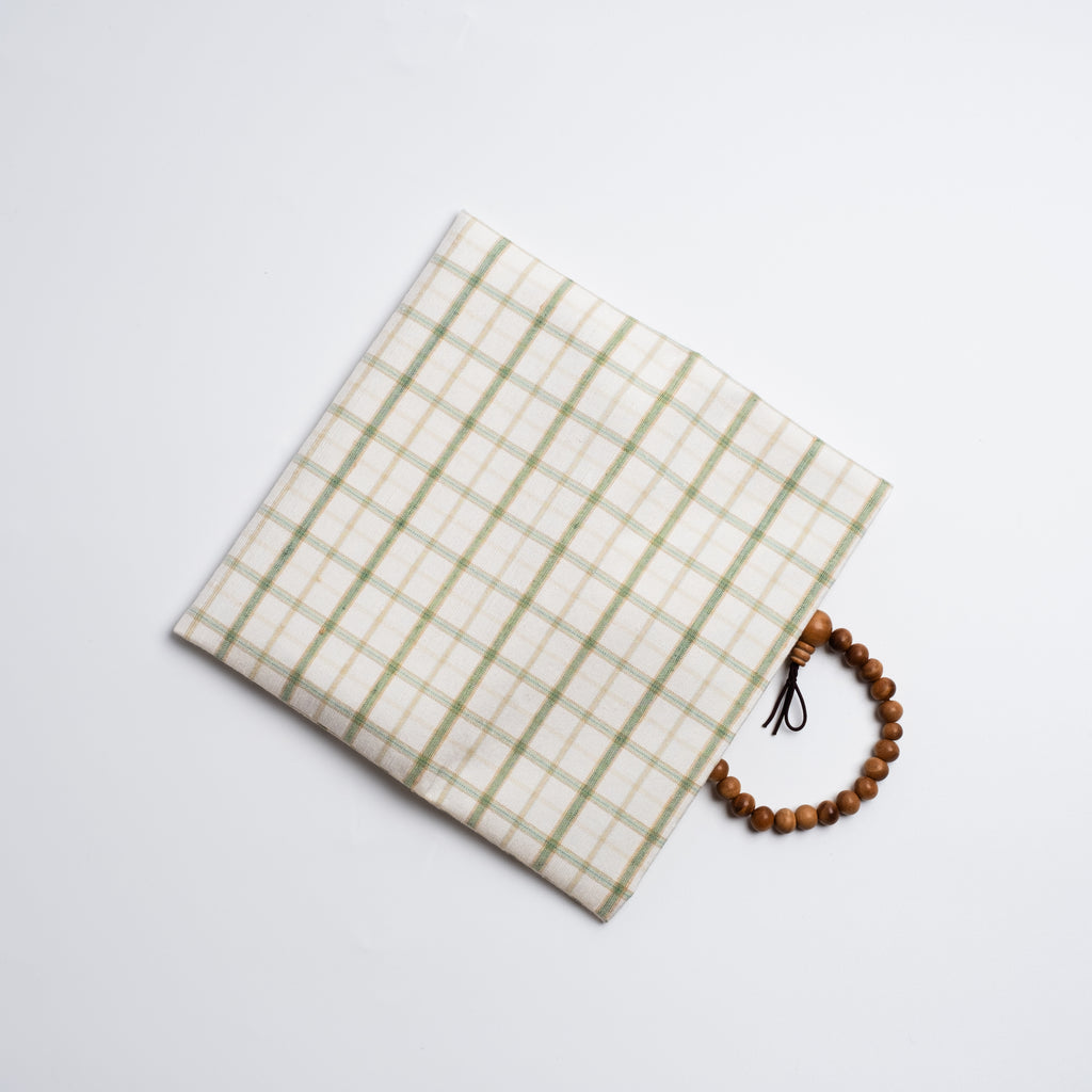 裂の数珠袱紗　[0016]