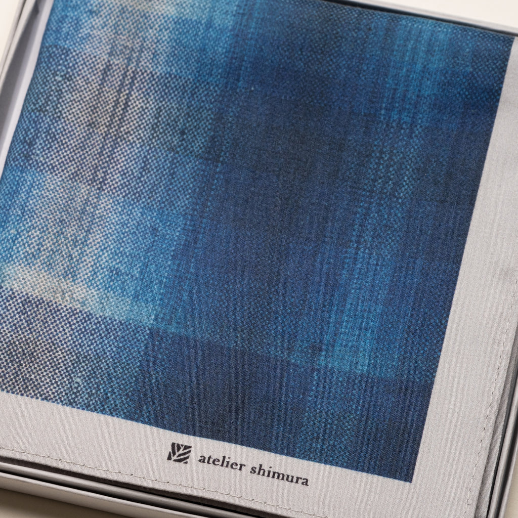 ふくみハンカチーフ「藍濃淡格子」