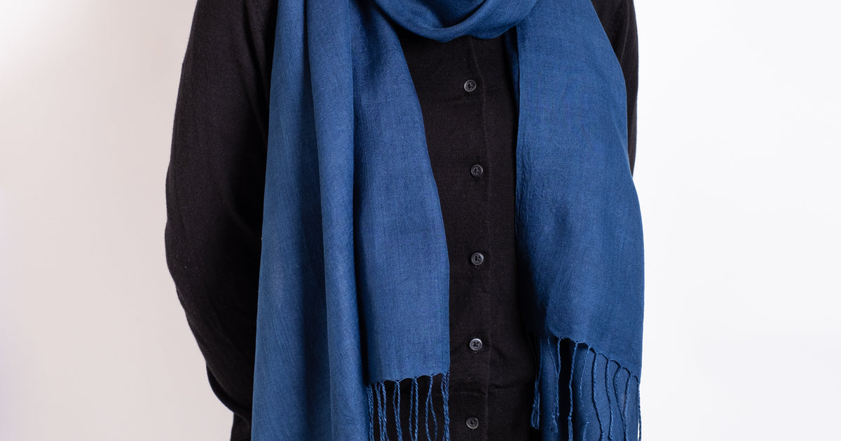 G414☆送料込み❣️人間国宝 志村ふくみ作 草木染手織 ストール ショール ❣️ 手織りストール 藍無地 - アトリエシムラ