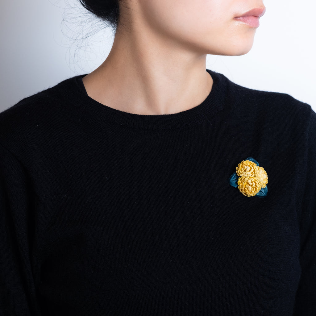 草木染めブローチ 「 鼓草（つづみぐさ） 」