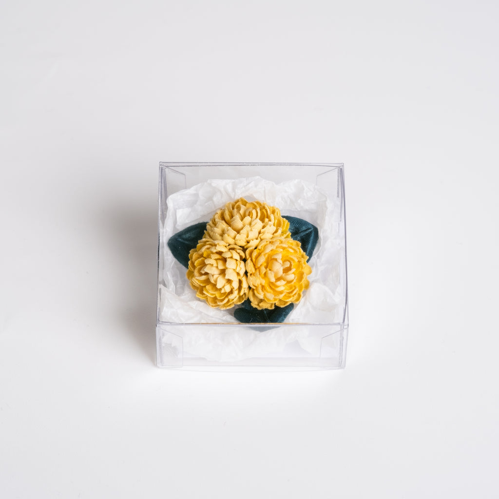 草木染めブローチ 「 鼓草（つづみぐさ） 」