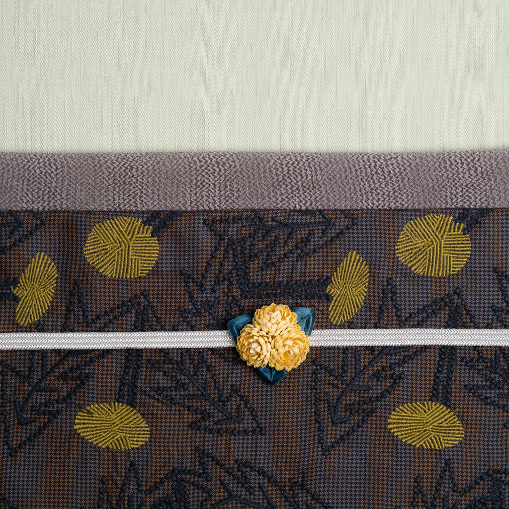 草木染めブローチ 「 鼓草（つづみぐさ） 」